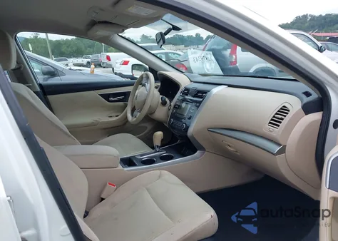 2015 Nissan Altima 2.5 S из США, поврежденный, VIN 1N4AL3AP7FC141945